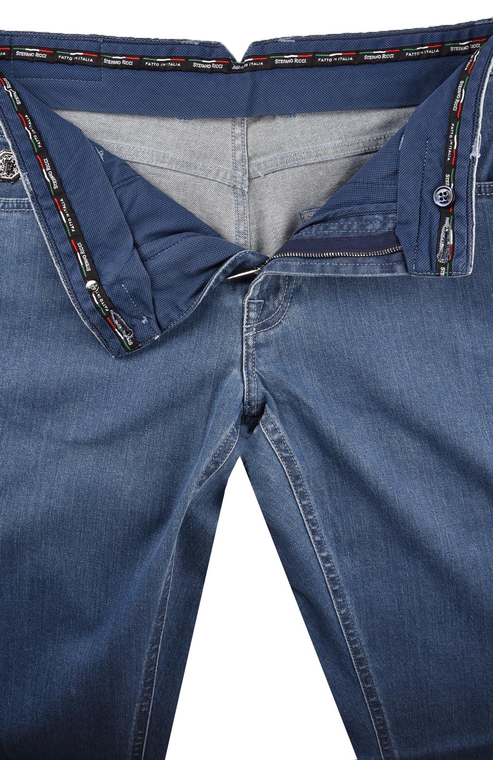 Джинсы с вышивкой на заднем кармане