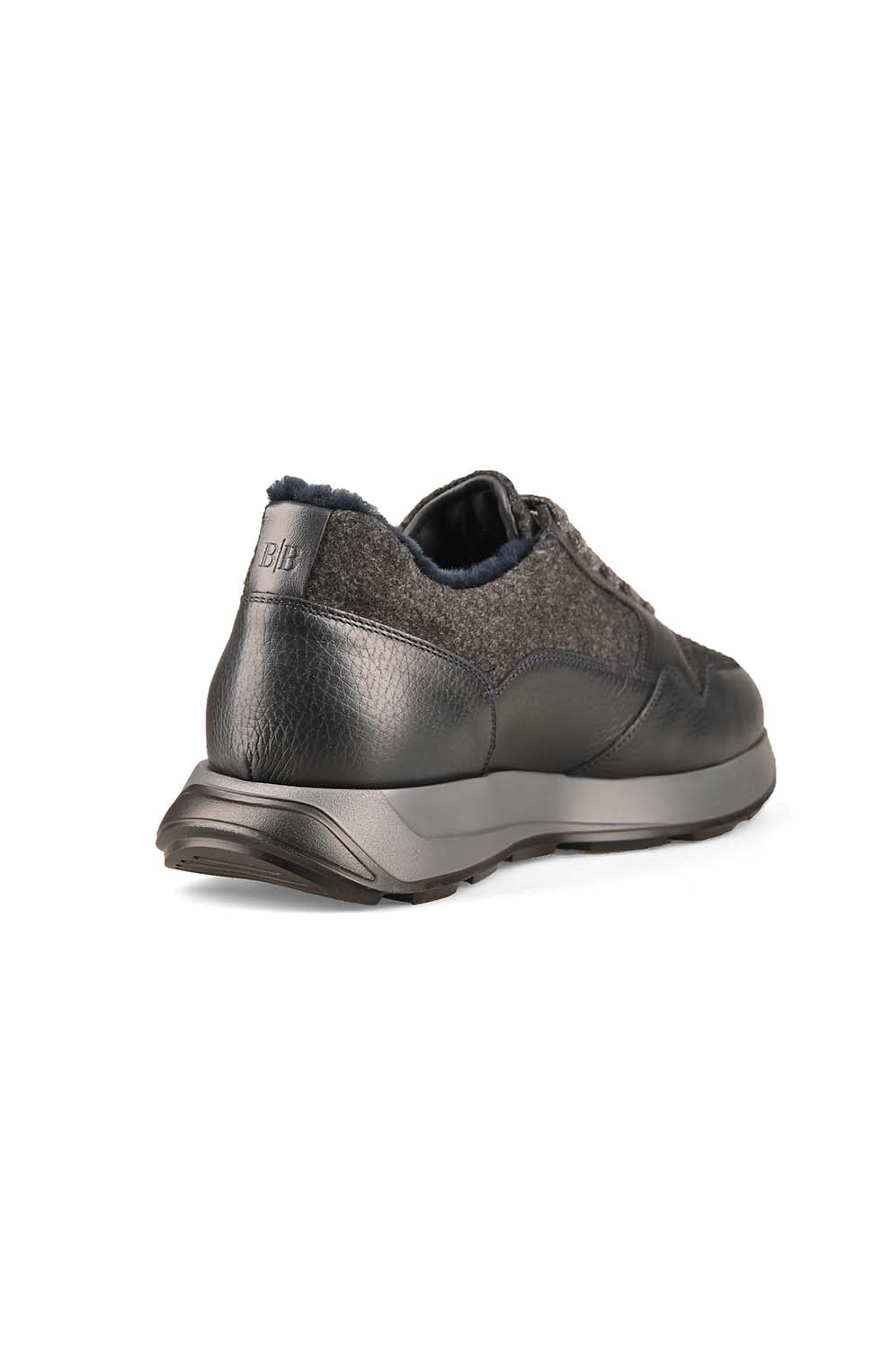 Кроссовки с меховым утеплением