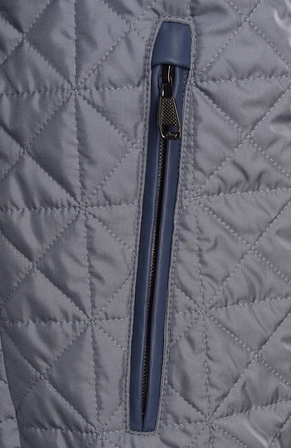 Шелковый стеганый бомбер на молнии