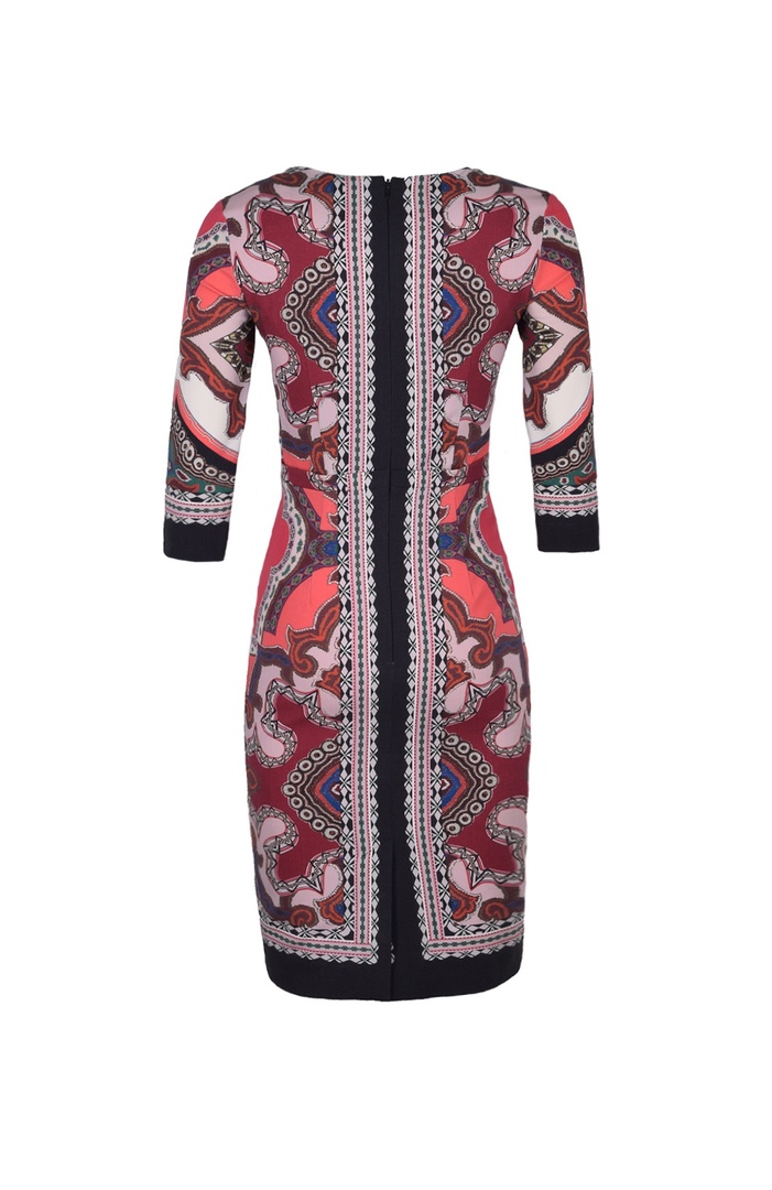 Платье-футляр