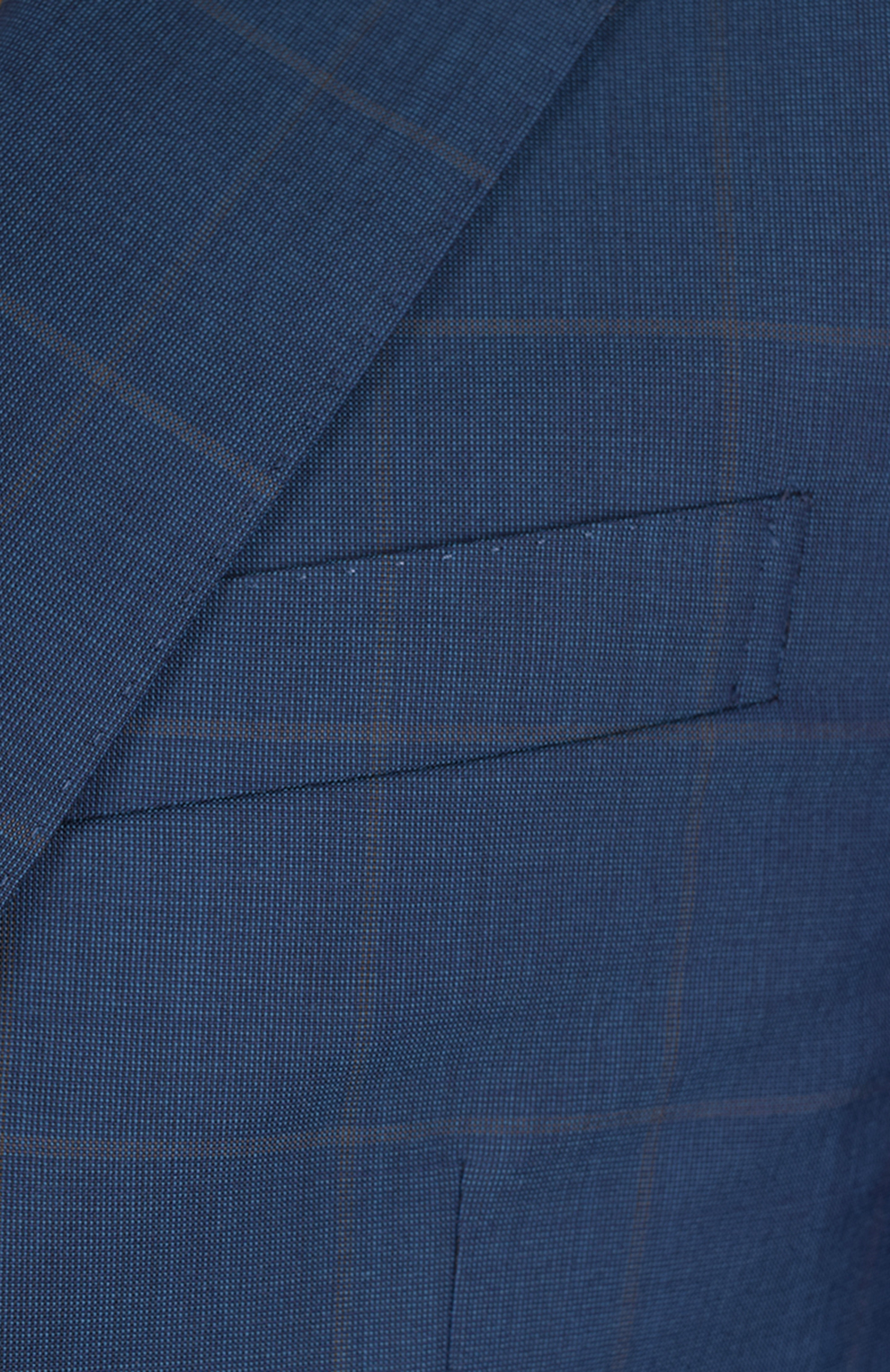 Шерстяной костюм с пиджаком на двух пуговицах