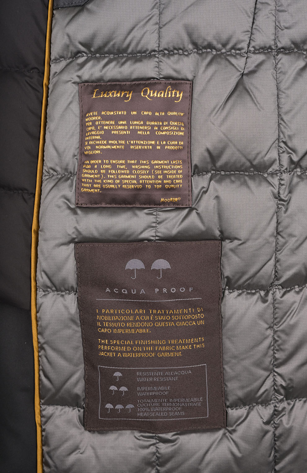 Пуховое пальто с меховым воротником