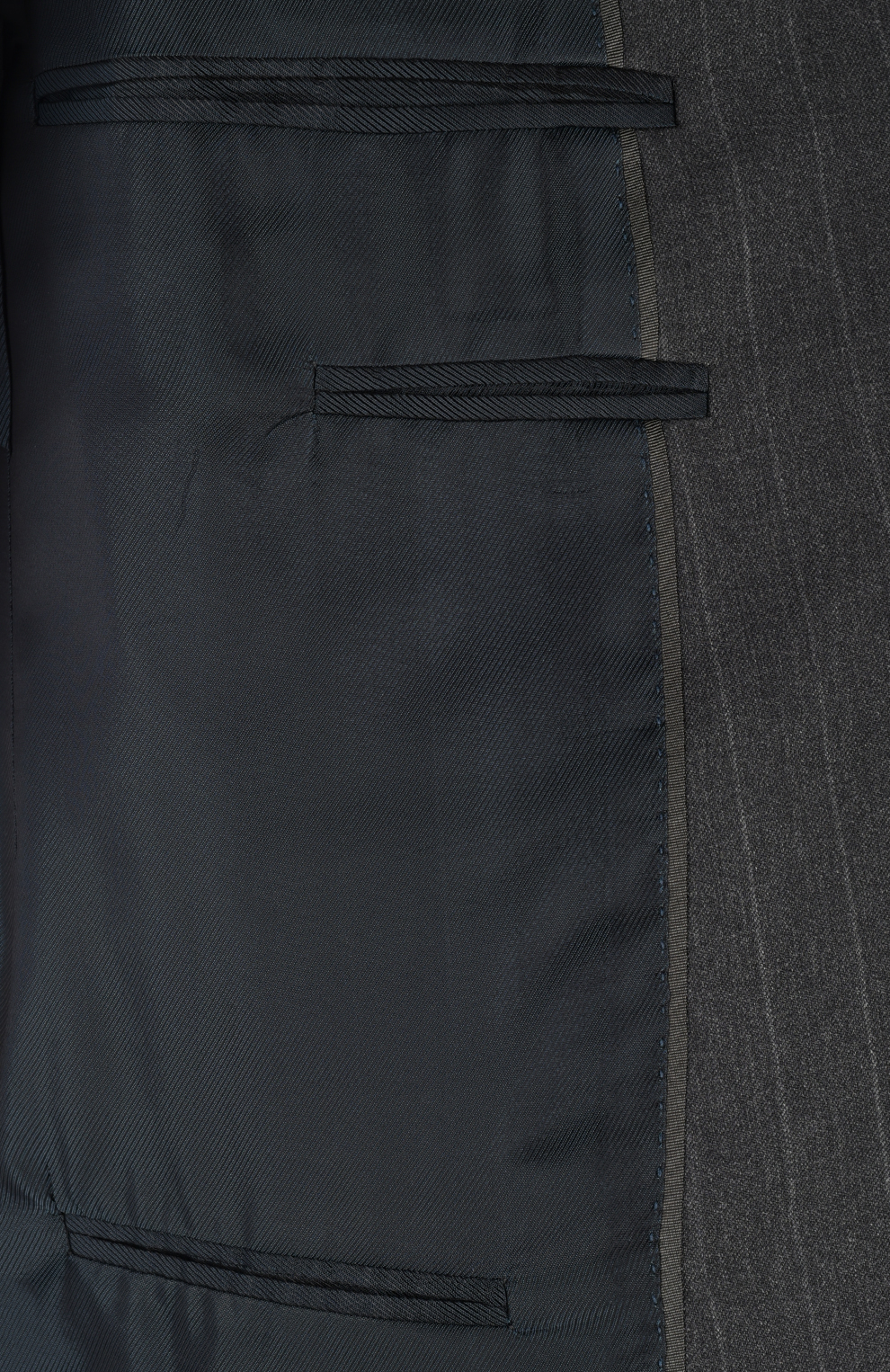 Шерстяной однобортный костюм в полоску