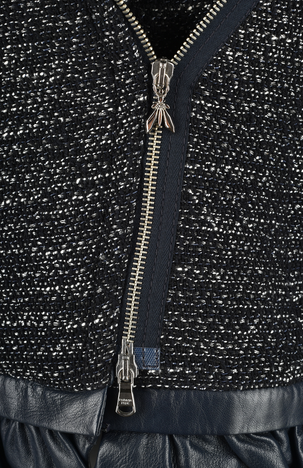 Кожаная куртка со вставками из трикотажа