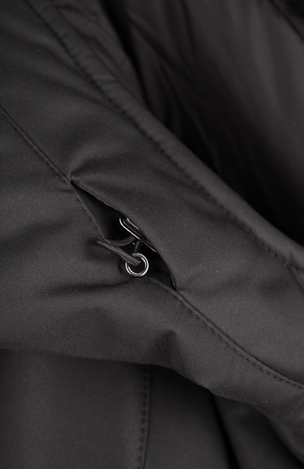 Пуховое пальто с меховым воротником