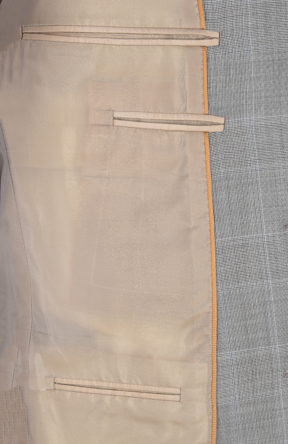 Однобортный костюм из смеси шерсти и шёлка в клетку