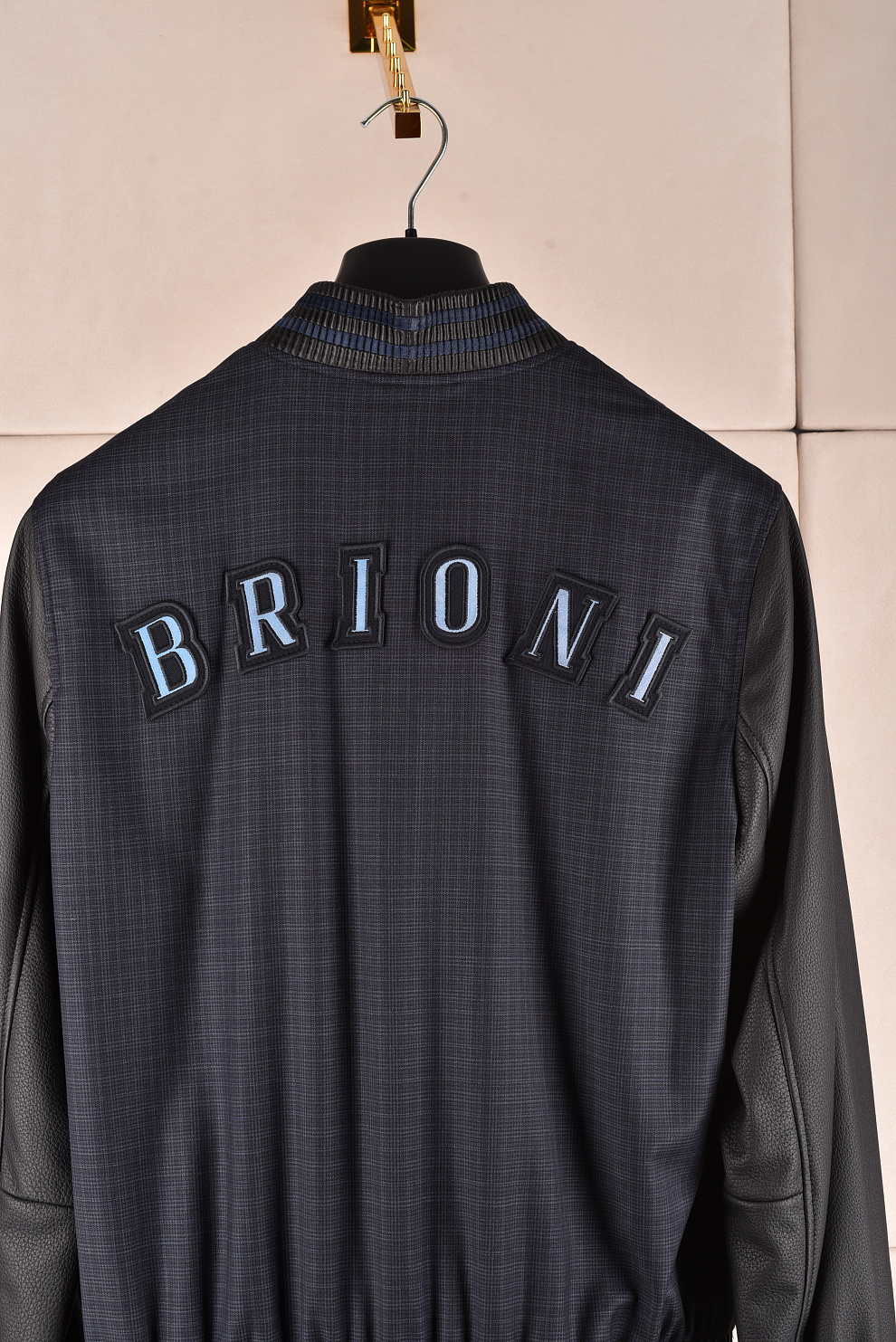 Бомбер с рукавами из кожи оленя