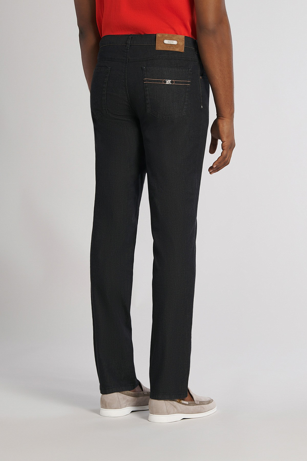 Джинсы из тонкого денима