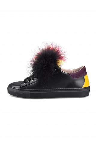 Кожаные кеды со съёмными помпонами из перьев