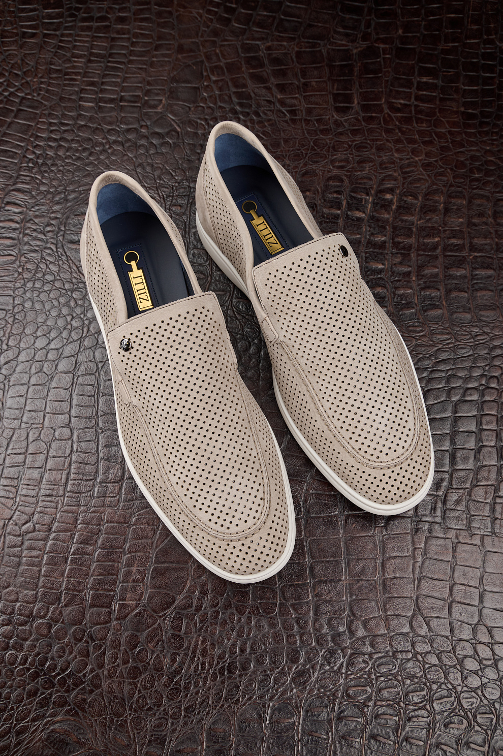 Перфорированные лоферы из нубука