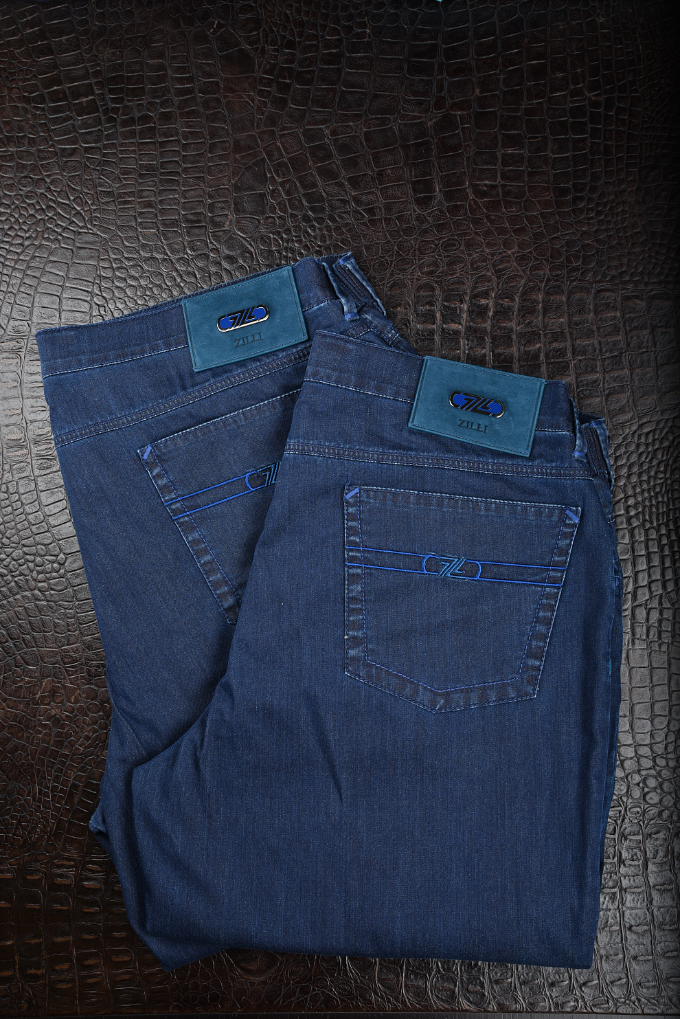 Джинсы из тонкого денима