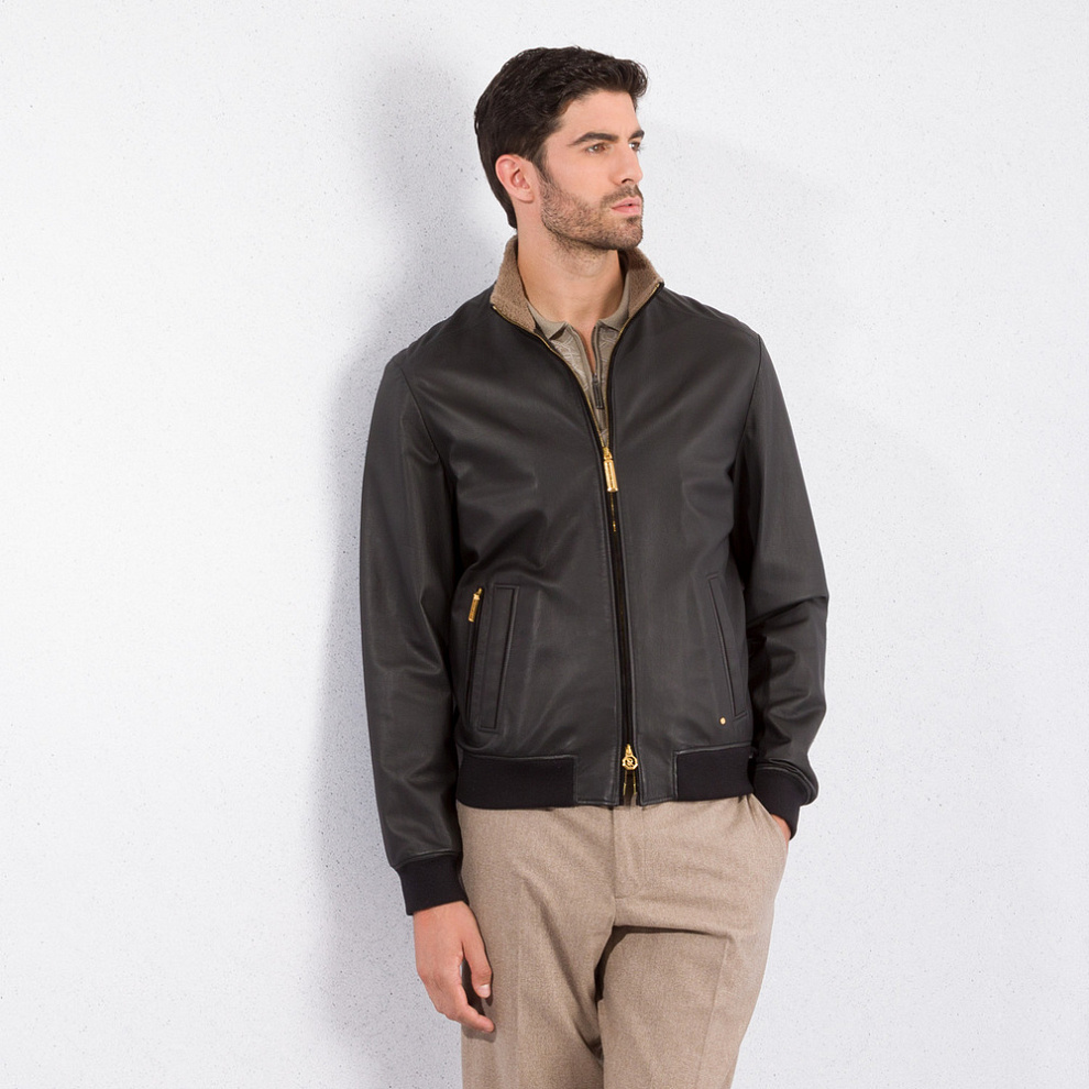 Куртка-бомбер из кожи ягнёнка с декором из овчины