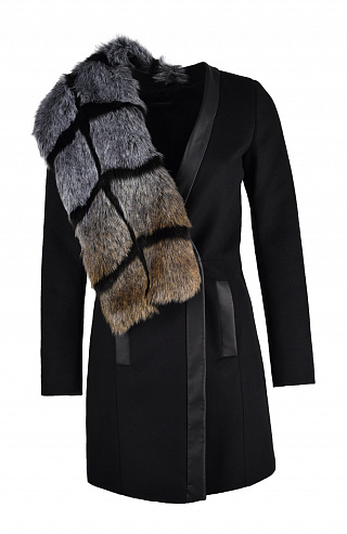 Пальто со съёмной горжеткой из искусственного меха