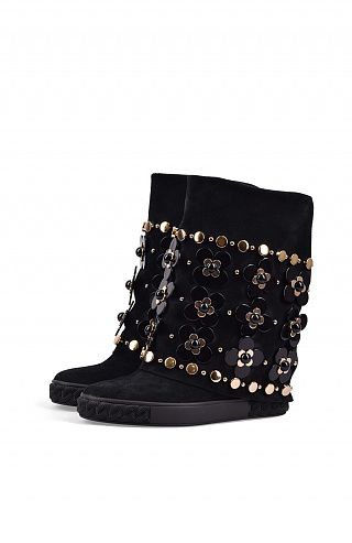 Замшевые сапоги с декором