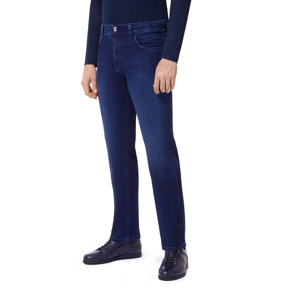 Джинсы с вышивкой на заднем кармане