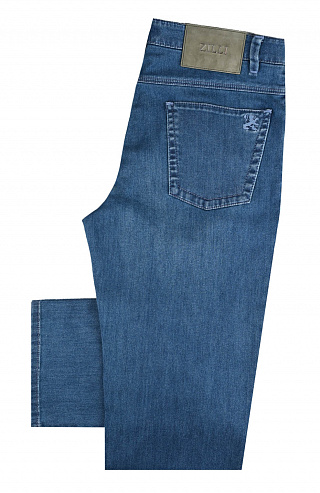 Джинсы модели SLIM FIT