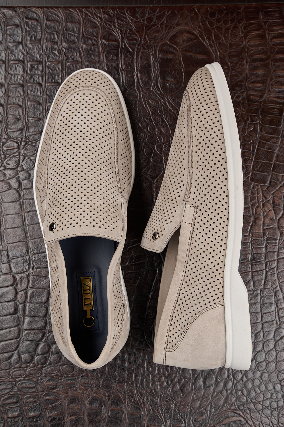 Перфорированные лоферы из нубука