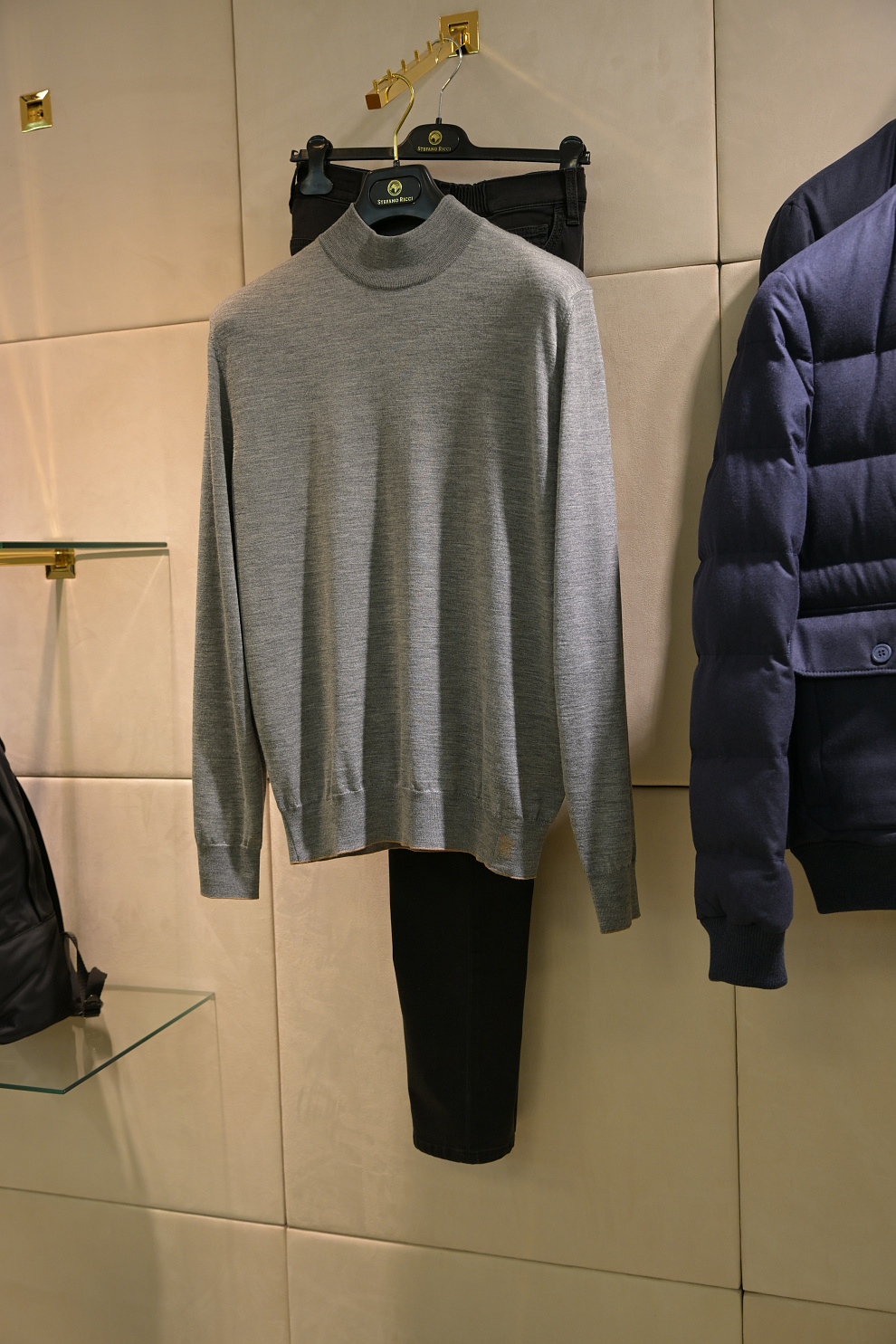 Трикотажный джемпер с воротом-стойкой из смеси шерсти, шёлка и кашемира