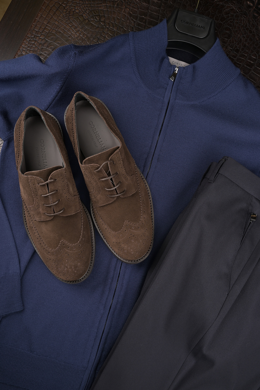 Замшевые дерби с брогированным узором