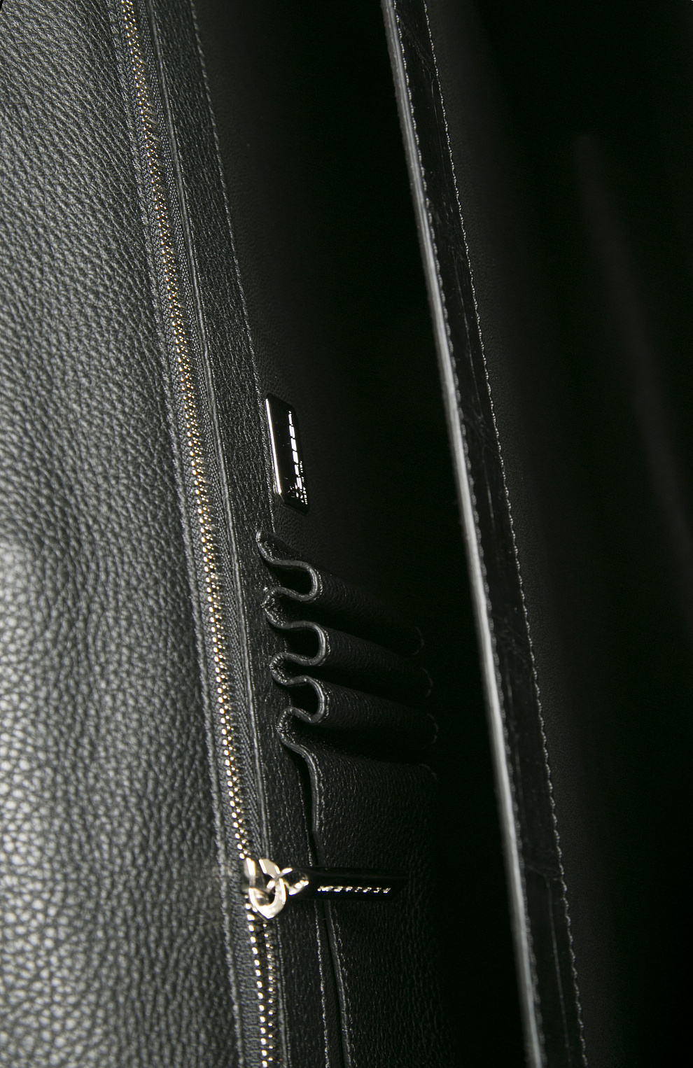 Портфель из кожи крокодила