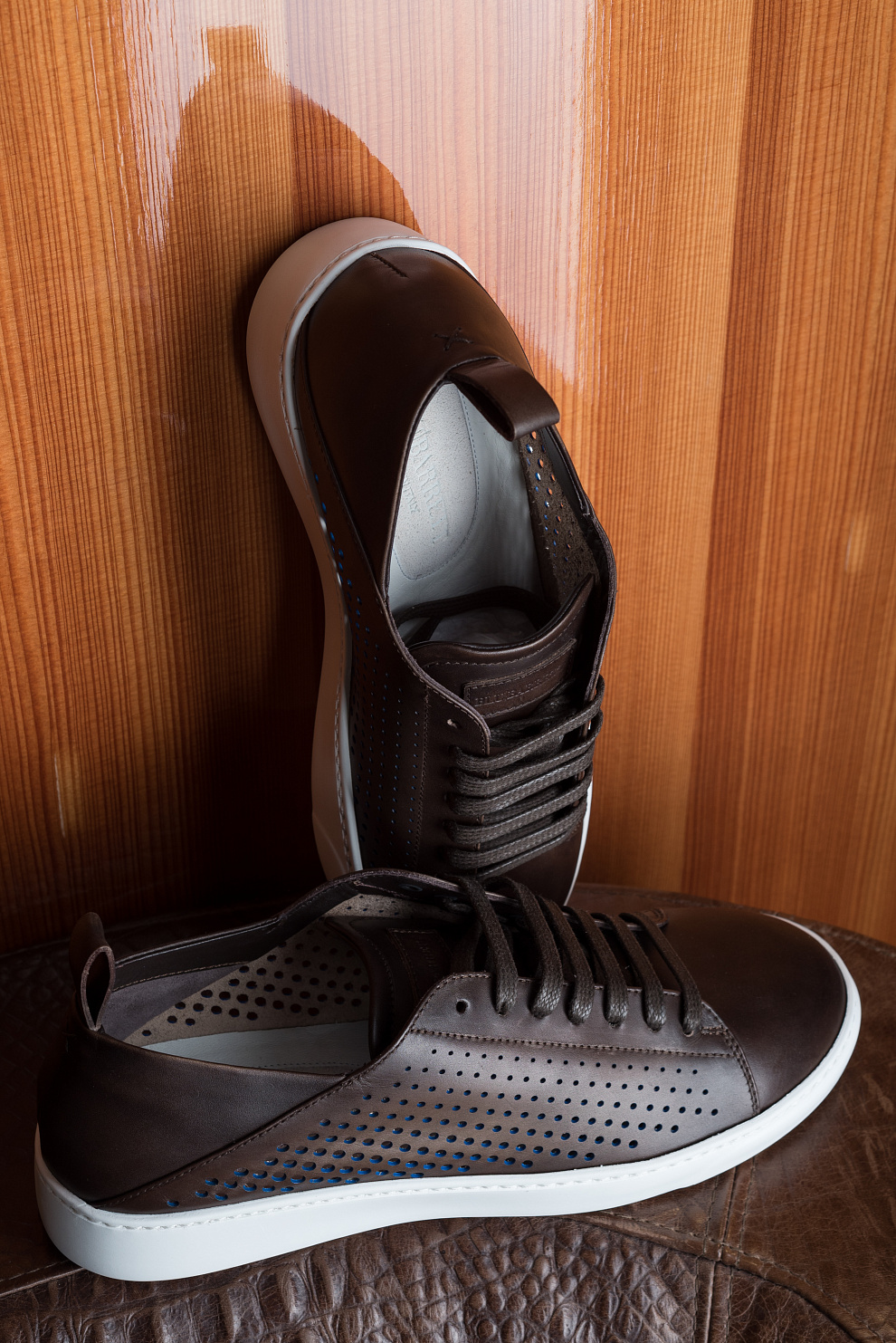 Кожаные кеды с перфорацией