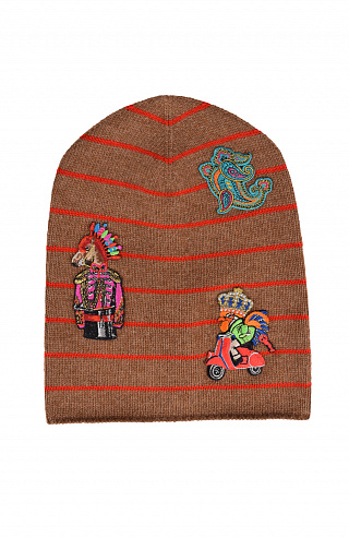 Шапка с аппликациями