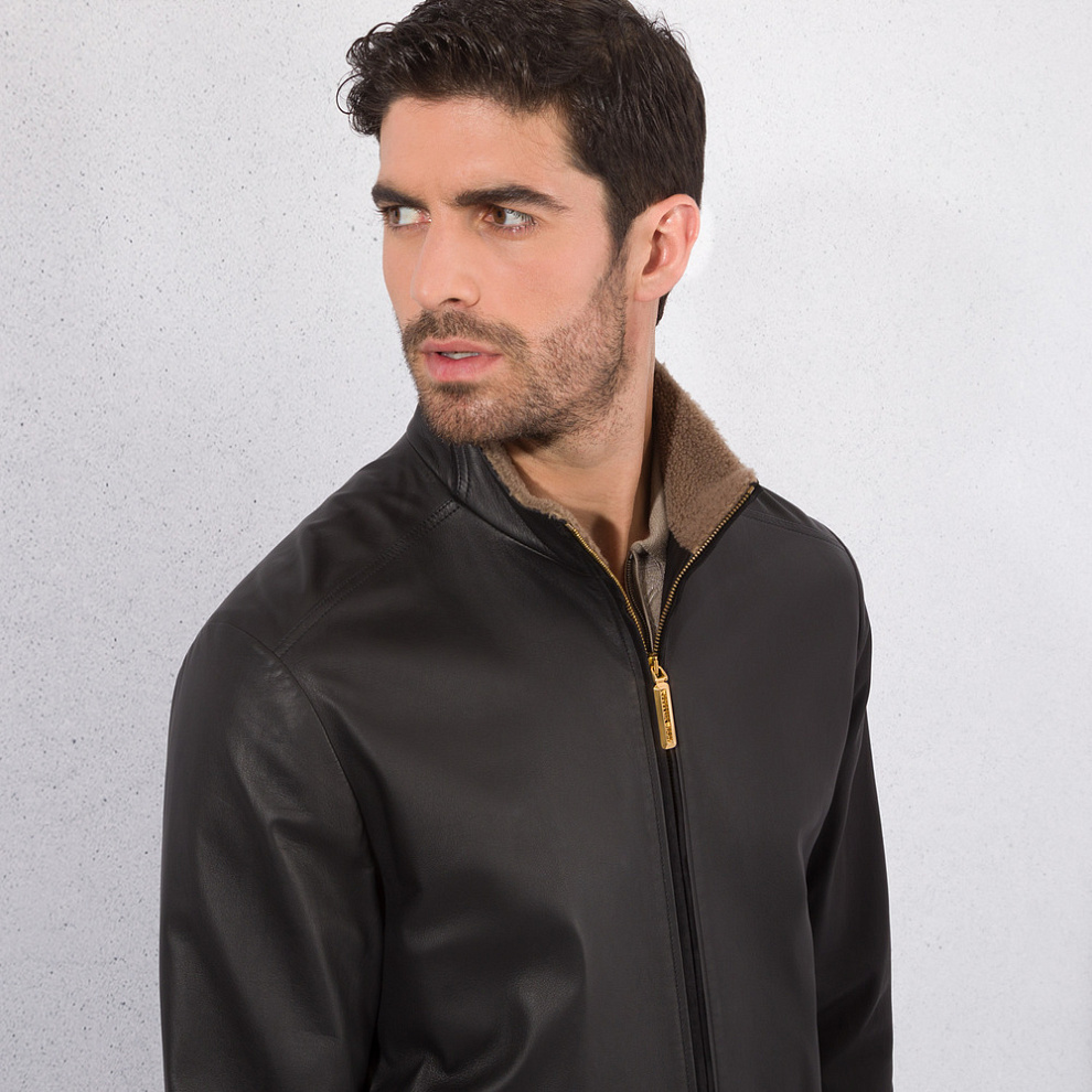 Куртка-бомбер из кожи ягнёнка с декором из овчины