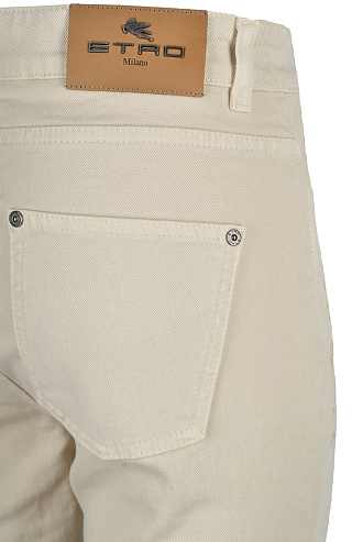 Джинсы из светлого денима с вышивкой