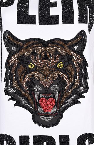 Футболка аппликациями из стразов