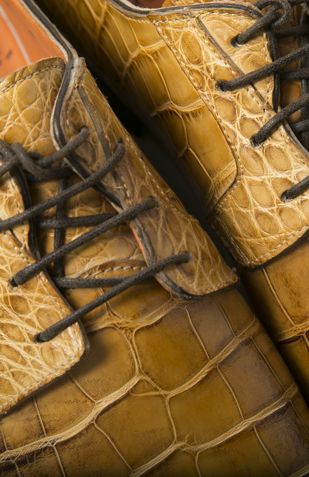 Классические дерби из кожи крокодила