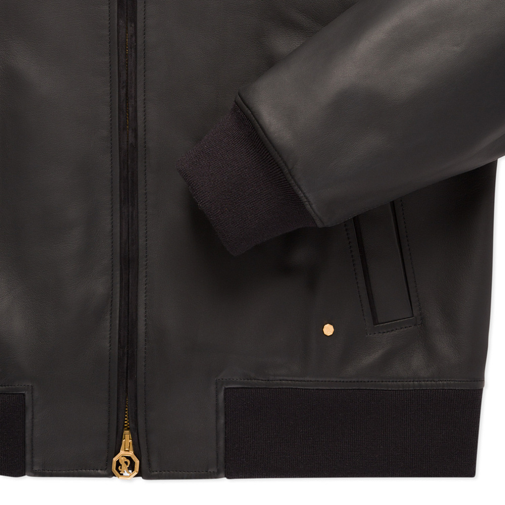 Куртка-бомбер из кожи ягнёнка с декором из овчины