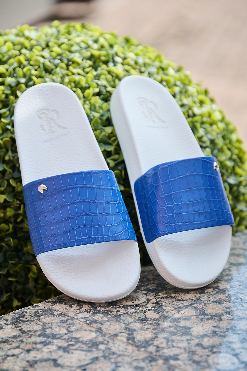 Шлёпанцы с мыском из кожи крокодила